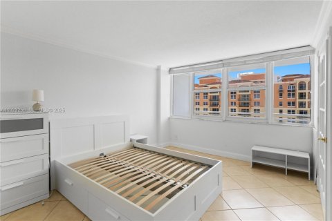 Condo in Hallandale Beach, Florida, 2 bedrooms  № 2034595 - photo 21