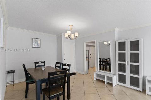 Condo in Hallandale Beach, Florida, 2 bedrooms  № 2034595 - photo 7