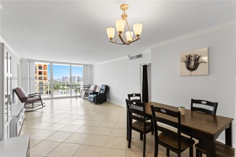 Condo in Hallandale Beach, Florida, 2 bedrooms  № 2034595 - photo 8