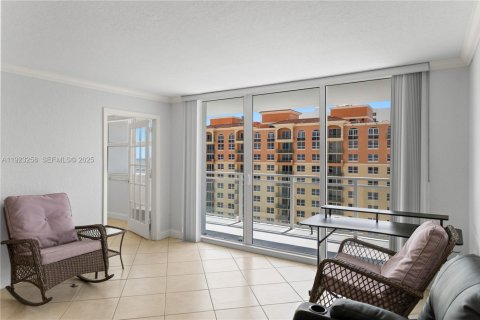 Condo in Hallandale Beach, Florida, 2 bedrooms  № 2034595 - photo 29