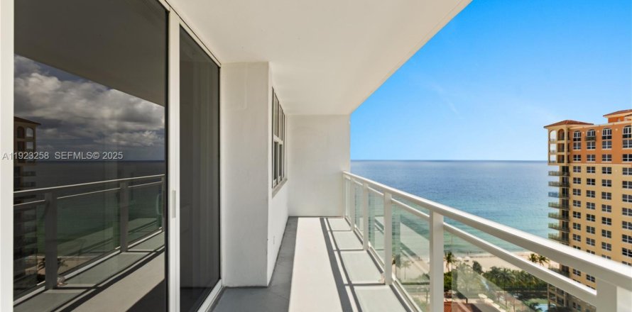 Condo in Hallandale Beach, Florida, 2 bedrooms  № 2034595