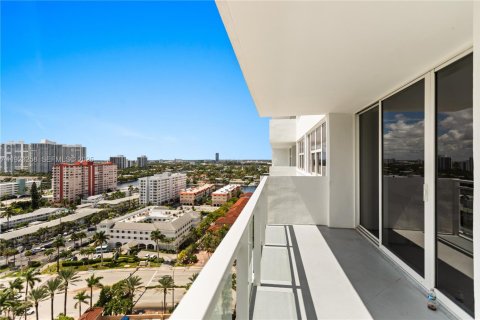 Condo in Hallandale Beach, Florida, 2 bedrooms  № 2034595 - photo 15