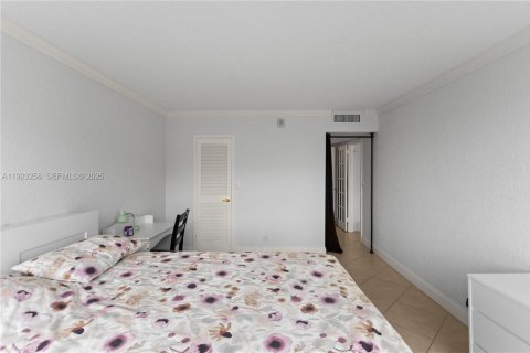 Condo in Hallandale Beach, Florida, 2 bedrooms  № 2034595 - photo 28