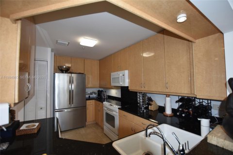 Condo in Miami, Florida, 3 bedrooms  № 2052994 - photo 27