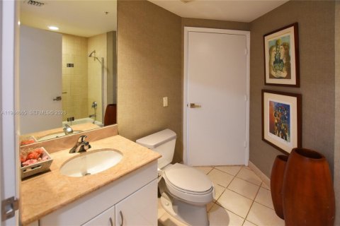 Condo in Miami, Florida, 3 bedrooms  № 2052994 - photo 21