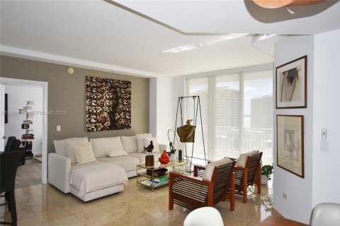 Condo in Miami, Florida, 3 bedrooms  № 2052994 - photo 8