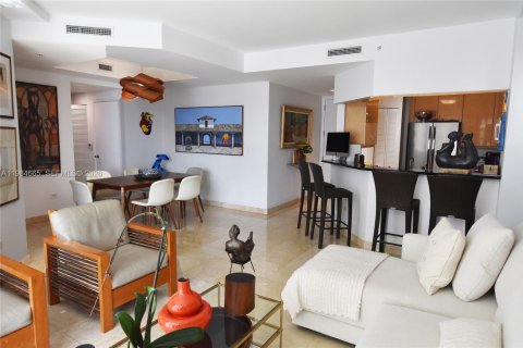 Condo in Miami, Florida, 3 bedrooms  № 2052994 - photo 12