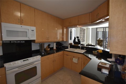 Condo in Miami, Florida, 3 bedrooms  № 2052994 - photo 28
