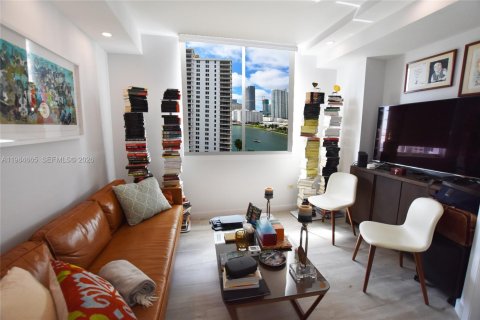 Condo in Miami, Florida, 3 bedrooms  № 2052994 - photo 18
