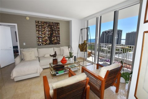 Condo in Miami, Florida, 3 bedrooms  № 2052994 - photo 10
