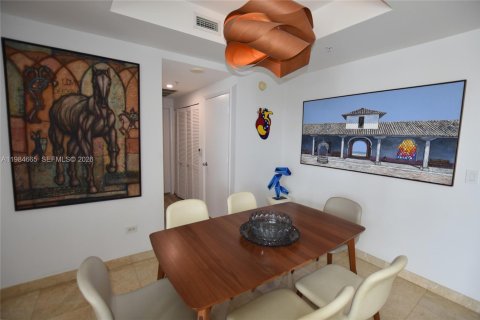 Condo in Miami, Florida, 3 bedrooms  № 2052994 - photo 13