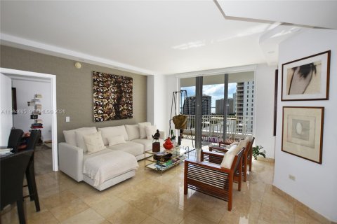 Condo in Miami, Florida, 3 bedrooms  № 2052994 - photo 11