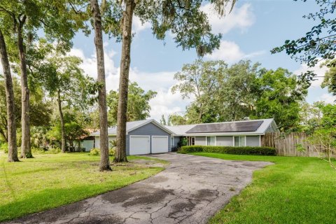 House in Ocala, Florida 3 bedrooms, 162.58 sq.m. № 1905800 - photo 1