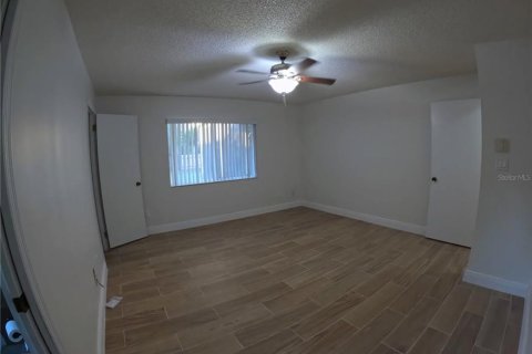 House in Orlando, Florida 3 bedrooms, 139.45 sq.m. № 1535932 - photo 7