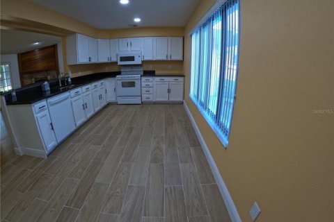 House in Orlando, Florida 3 bedrooms, 139.45 sq.m. № 1535932 - photo 13