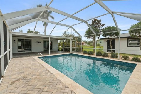House in Punta Gorda, Florida 3 bedrooms, 155.05 sq.m. № 1777087 - photo 18