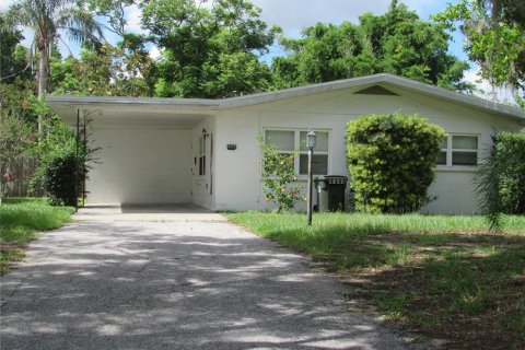 House in Clermont, Florida 2 bedrooms, 96.99 sq.m. № 1799943 - photo 2