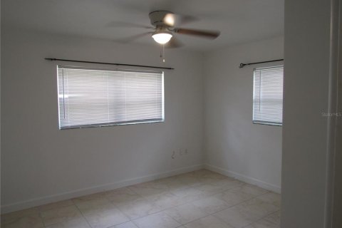 House in Clermont, Florida 2 bedrooms, 96.99 sq.m. № 1799943 - photo 8