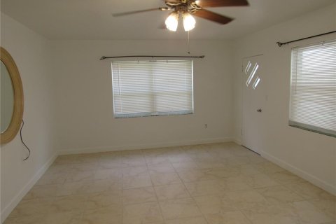 House in Clermont, Florida 2 bedrooms, 96.99 sq.m. № 1799943 - photo 6