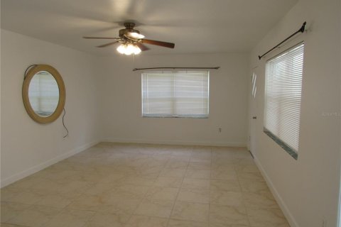 House in Clermont, Florida 2 bedrooms, 96.99 sq.m. № 1799943 - photo 5