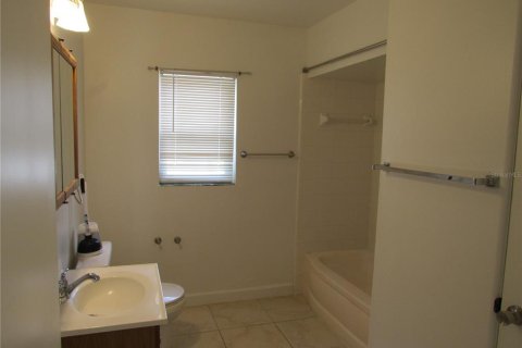House in Clermont, Florida 2 bedrooms, 96.99 sq.m. № 1799943 - photo 7