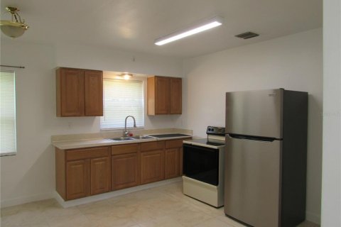 House in Clermont, Florida 2 bedrooms, 96.99 sq.m. № 1799943 - photo 3