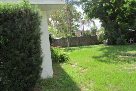 House in Clermont, Florida 2 bedrooms, 96.99 sq.m. № 1799943 - photo 12