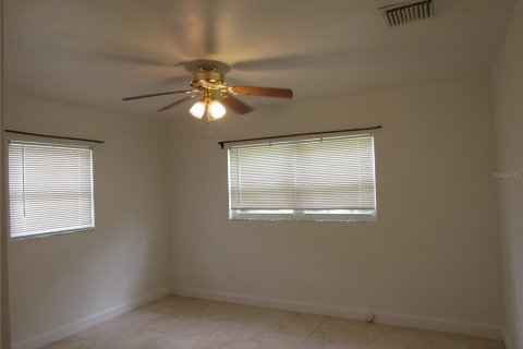 House in Clermont, Florida 2 bedrooms, 96.99 sq.m. № 1799943 - photo 9
