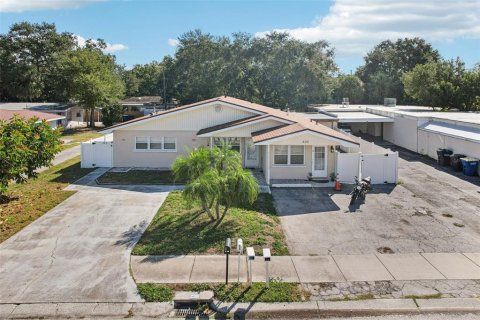 Propiedad comercial en Clearwater, Florida 4 dormitorios, 228.82 m2 № 2119249