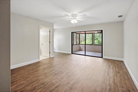 House in Vero Beach, Florida 4 bedrooms, 240.62 sq.m. № 2146170 - photo 15
