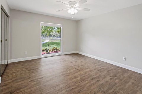 House in Vero Beach, Florida 4 bedrooms, 240.62 sq.m. № 2146170 - photo 21