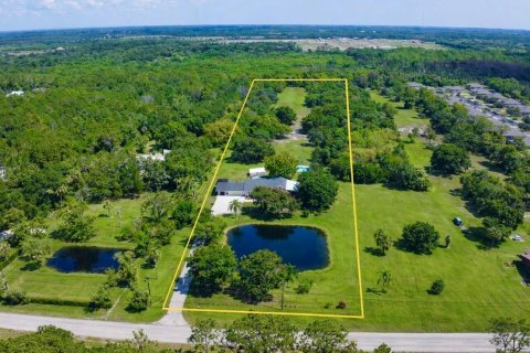 House in Vero Beach, Florida 4 bedrooms, 240.62 sq.m. № 2146170