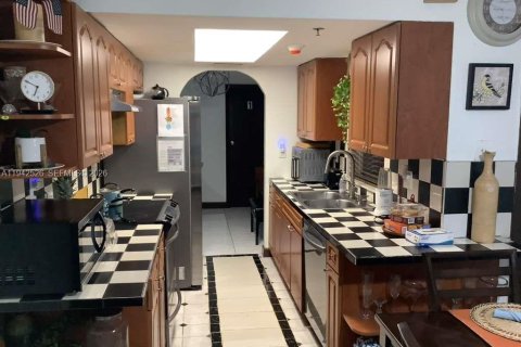 House in North Lauderdale, Florida 4 bedrooms № 2000240 - photo 23