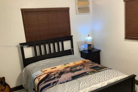 House in North Lauderdale, Florida 4 bedrooms № 2000240 - photo 28