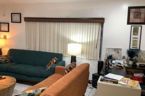 House in North Lauderdale, Florida 4 bedrooms № 2000240 - photo 11