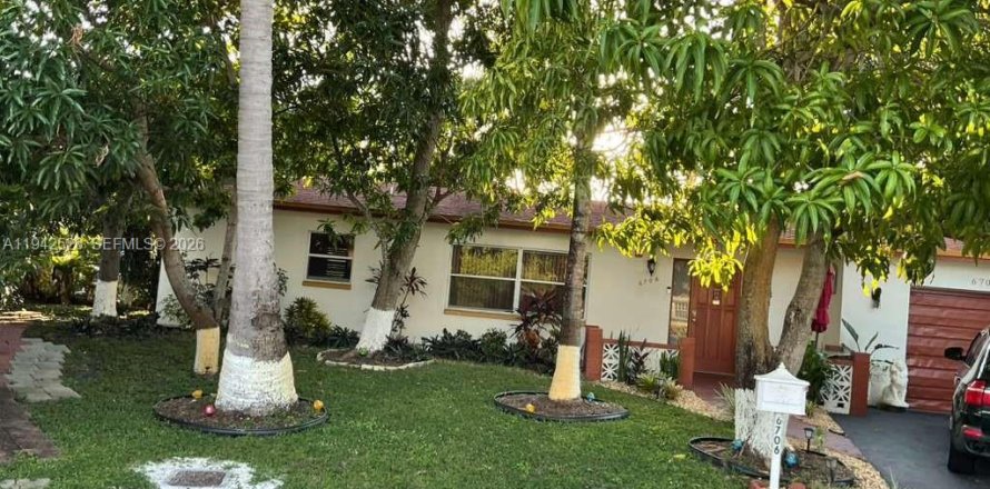 House in North Lauderdale, Florida 4 bedrooms № 2000240