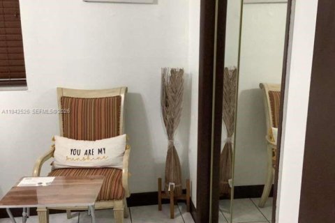 House in North Lauderdale, Florida 4 bedrooms № 2000240 - photo 10