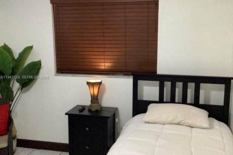 House in North Lauderdale, Florida 4 bedrooms № 2000240 - photo 9