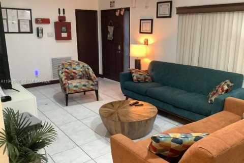 House in North Lauderdale, Florida 4 bedrooms № 2000240 - photo 15