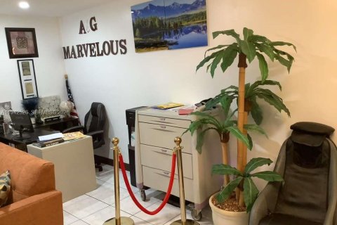 House in North Lauderdale, Florida 4 bedrooms № 2000240 - photo 12