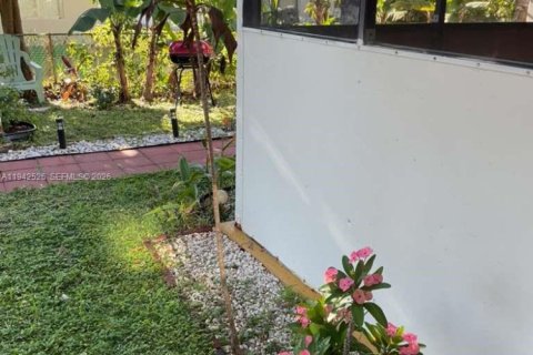 House in North Lauderdale, Florida 4 bedrooms № 2000240 - photo 3