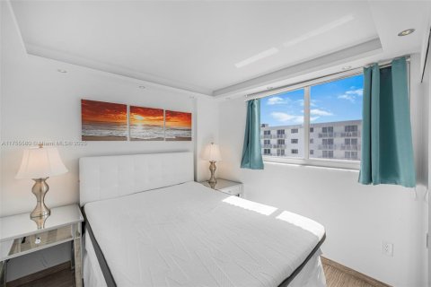 Condo in Miami Beach, Florida, 2 bedrooms № 1957586 - photo 6