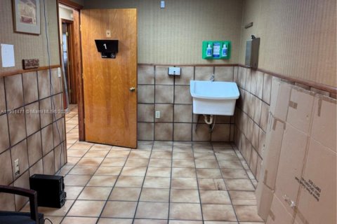 Immobilier commercial à vendre à Miami, Floride № 1953173 - photo 12