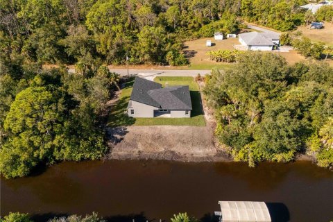 House in Port Charlotte, Florida 4 bedrooms, 166.76 sq.m. № 2221164 - photo 21