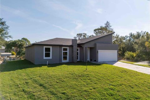 House in Port Charlotte, Florida 4 bedrooms, 166.76 sq.m. № 2221164 - photo 6