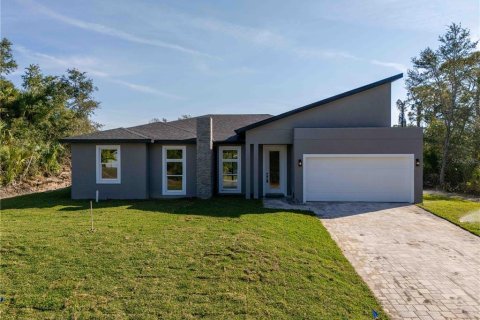 House in Port Charlotte, Florida 4 bedrooms, 166.76 sq.m. № 2221164 - photo 2