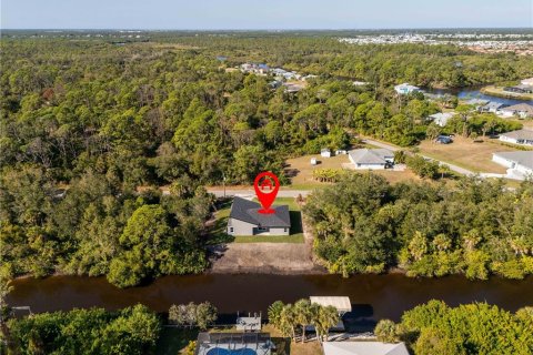 House in Port Charlotte, Florida 4 bedrooms, 166.76 sq.m. № 2221164 - photo 19