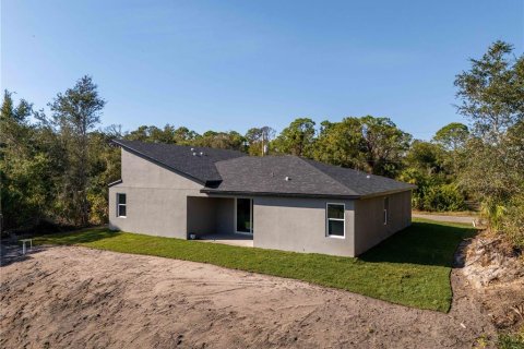 House in Port Charlotte, Florida 4 bedrooms, 166.76 sq.m. № 2221164 - photo 24