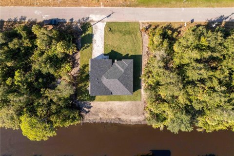 House in Port Charlotte, Florida 4 bedrooms, 166.76 sq.m. № 2221164 - photo 18
