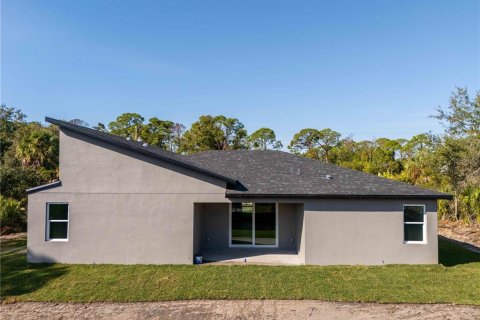House in Port Charlotte, Florida 4 bedrooms, 166.76 sq.m. № 2221164 - photo 23